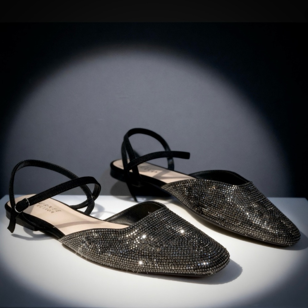 Journee Collection ‘Nysha’ Sandal Flats